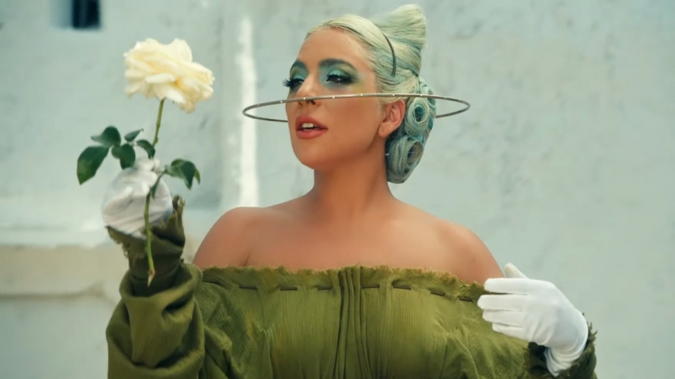 Lady Gaga over immens cadeau: "Heb je alle bloemen in Rome opgekocht of zo?"