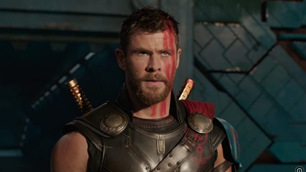 Chris Hemsworth toont nieuwe kapsel van Thor in 'Love And Thunder'