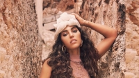 Yolanthe Cabau in strak zomers topje