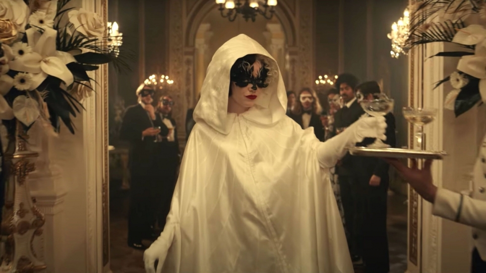 Nieuwe 'Cruella'-clip met Emma Stone, Emma Thompson en Mark Strong