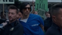 Adam Driver (Star Wars: The Last Jedi) in zeer bizarre trailer 'Annette'