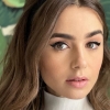 Lily Collins (Emily in Paris) kiest opvallende filmrol als klein poppetje