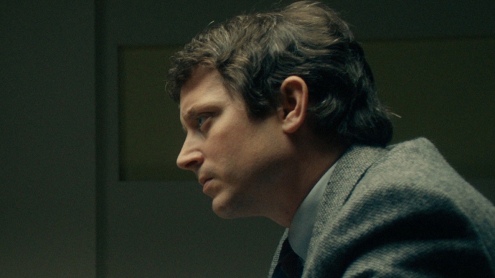 Elijah Wood wordt vrienden met seriemoordenaar Ted Bundy in trailer 'No Man of God'