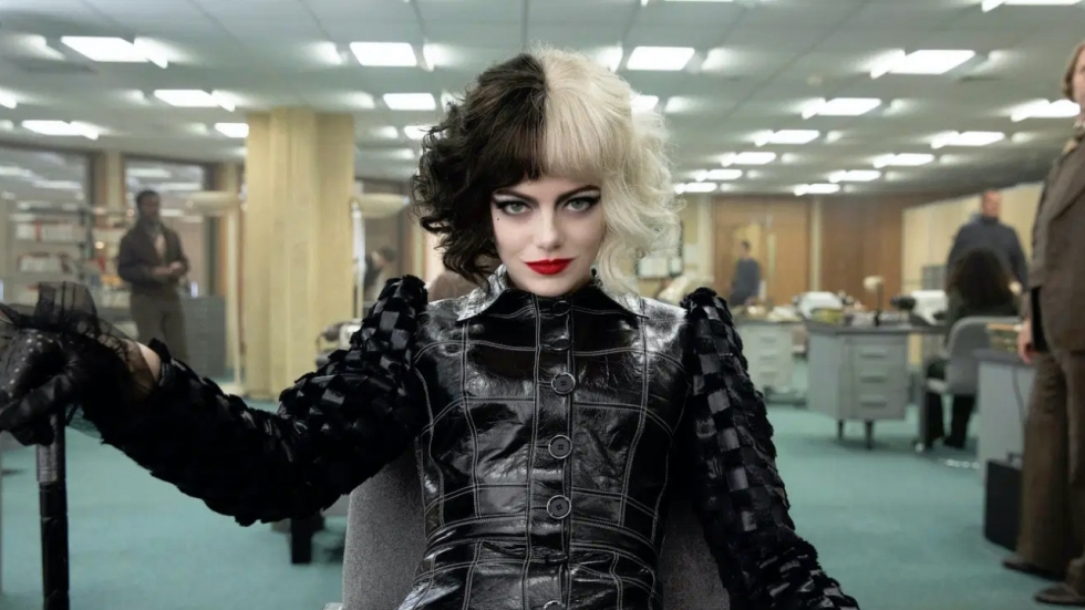 Emma Stone (Cruella) vindt het 'jammer' dat er niet meer in films gerookt mag worden