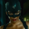 Halle Berry lacht haar fiasco 'Catwoman' nog eens goed uit