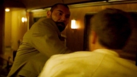Dave Bautista deelt foto van zijn (door Daniel Craig) gebroken neus