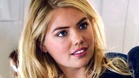 Ook Kate Upton (bedekt met alleen een vijgenblad) wenst je een hele fijne St. Patrick's Day