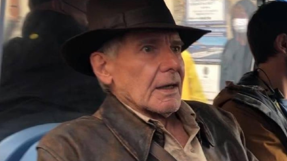 Eerste (halve) glimp op Antonio Banderas op nieuwe kiekjes 'Indiana Jones 5'