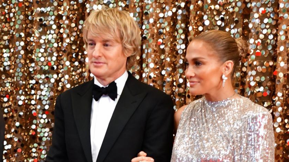 Jennifer Lopez en Owen Wilson zeggen 'ja' in eerste trailer 'Marry Me'