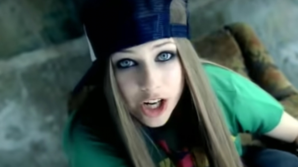 Huh?! Het liedje 'Sk8er Boi' van Avril Lavigne wordt verfilmd