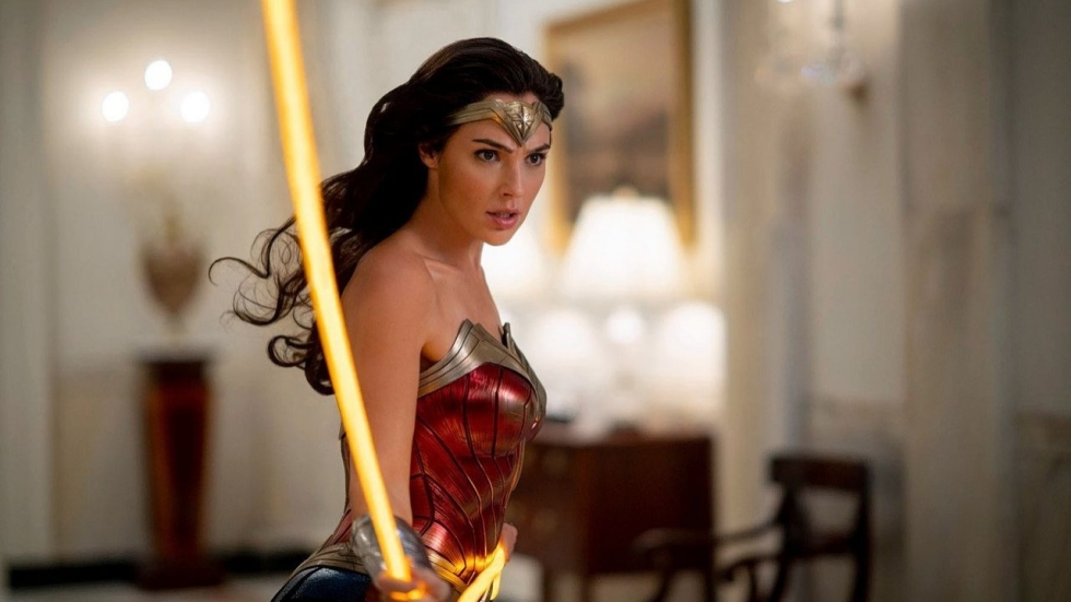 Mooie Gal Gadot viert 'Wonder Woman 1984' met onthullende foto's