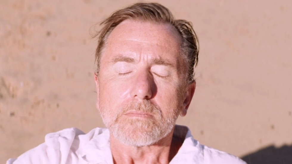 Niets is wat het lijkt in de trailer van 'Sundown' met Tim Roth (Reservoir Dogs)