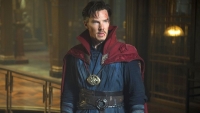 Doodsbange cape in supergave reclame voor 'Doctor Strange 2'