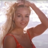 'Baywatch'-babe Pamela Anderson is weer beschikbaar voor jou