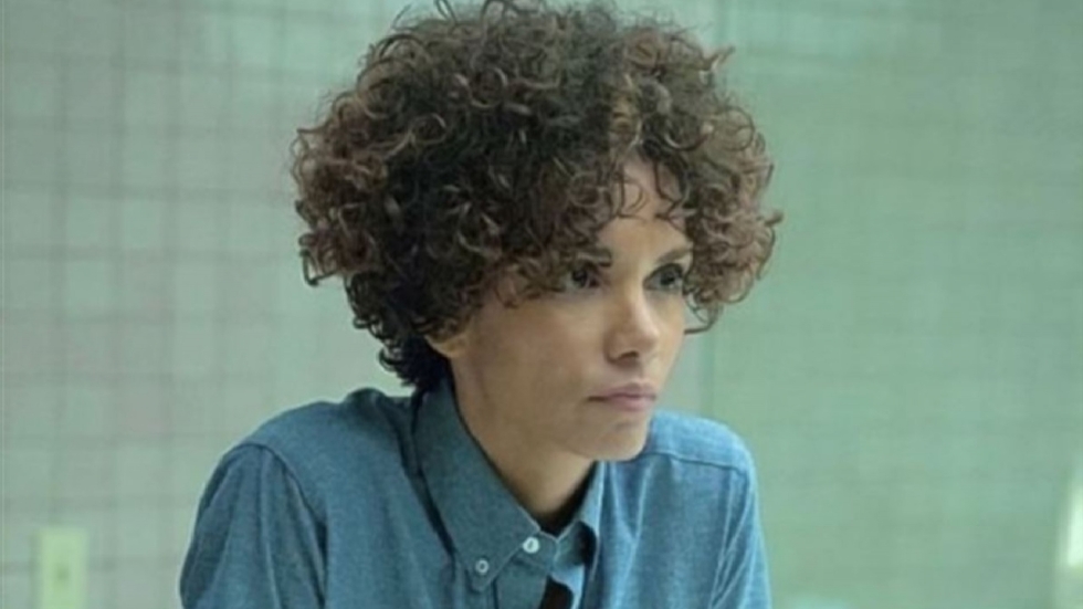 Halle Berry bewijst dat ze geen 6 tenen heeft en Tracee Ellis Ross masseert haar blote buik