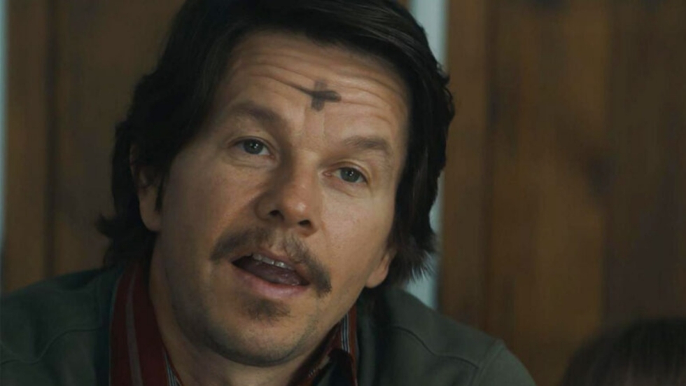 Mark Wahlberg van bokser tot priester in eerste trailer 'Father Stu'