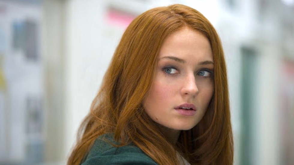 Marvel-actrice Sophie Turner in doorschijnend hemdje