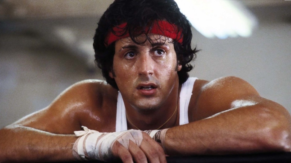 Probeer niet te lachen bij deze foto van Sylvester Stallone in een speedo
