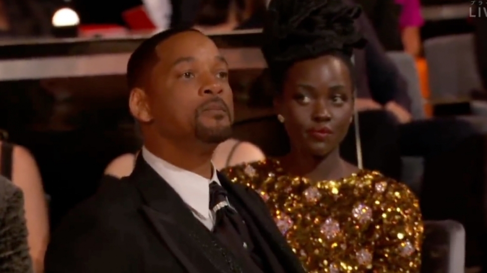 Woedende Will Smith slaat Chris Rock tijdens de Oscaruitreiking