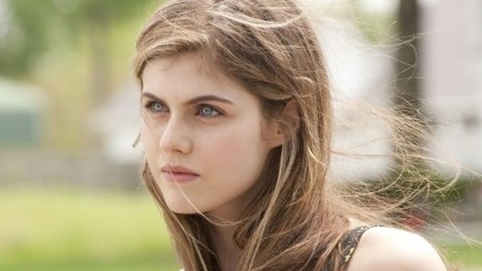 Alexandra Daddario in erg strak en knijpend jurkje op Insta-foto's