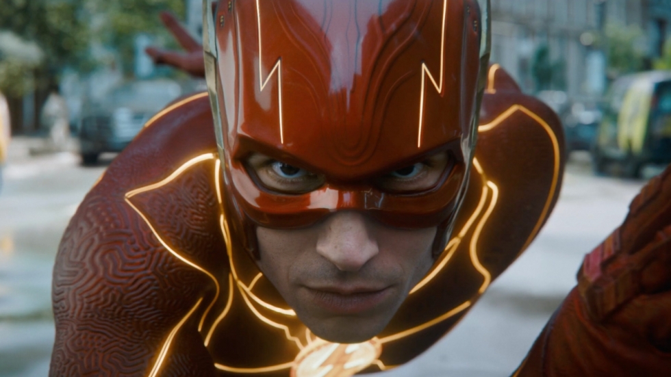 Kostuums The Flash en Supergirl onthullen iets mysterieus voor 'The Flash'