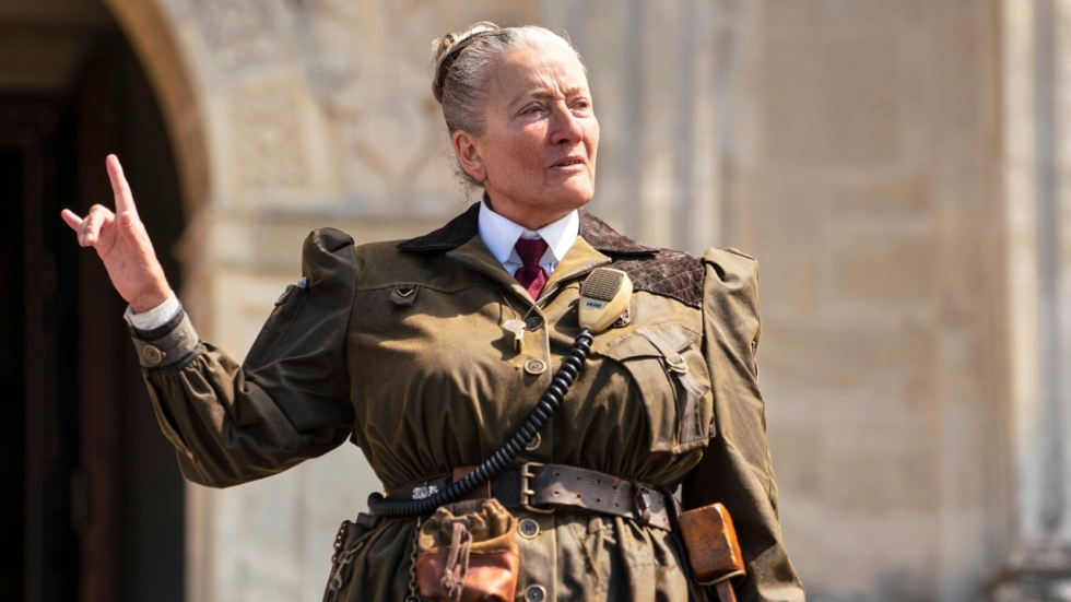 Emma Thompson flink onder vuur voor dragen dikmaakpak in nieuwe 'Matilda'-film van Netflix