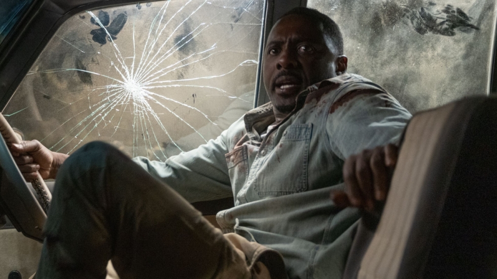 Idris Elba wordt flink toegetakeld in monsterfilm 'Beast'