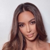 Kim Kardashian in flink doorschijnend jurkje op Insta-foto's