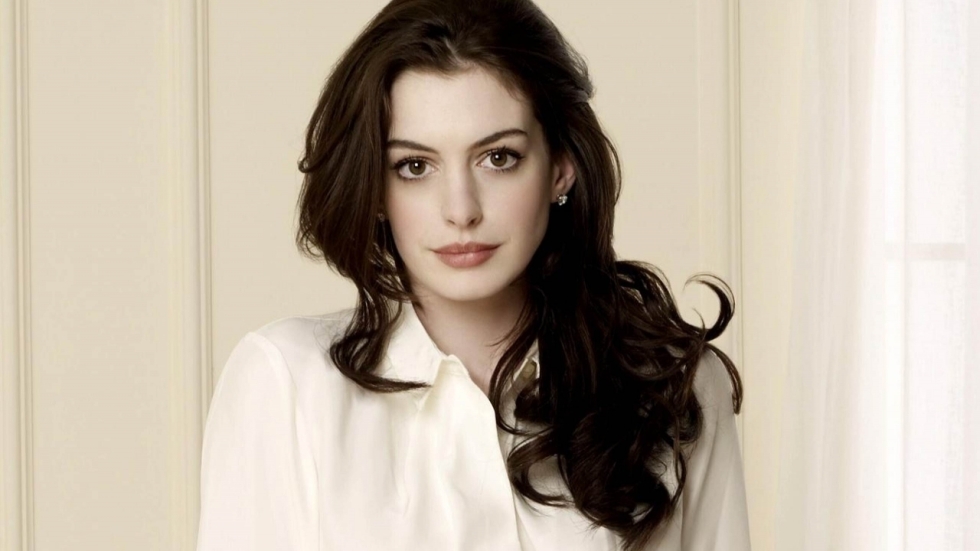 Anne Hathaway lucht haar hart op opvallende  manier