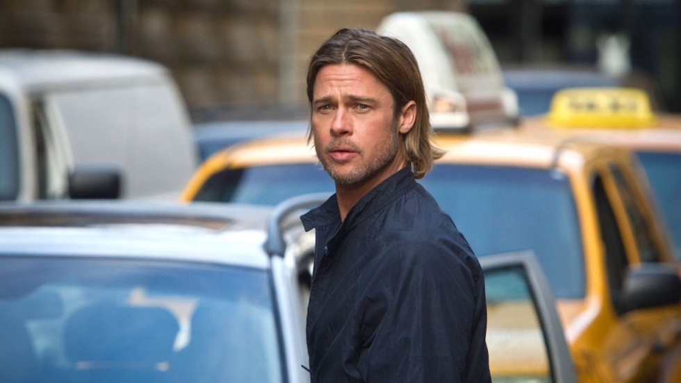 Hollywoodhunk Brad Pitt besluit te gaan 'strippen' tijdens interview
