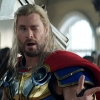 Er is er een jarig! Chris Hemsworth, alias superheld 'Thor' viert feest