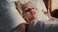 Ultra expliciete Netflix-film 'Blonde' krijgt flink kritiek van Emily Ratajkowski