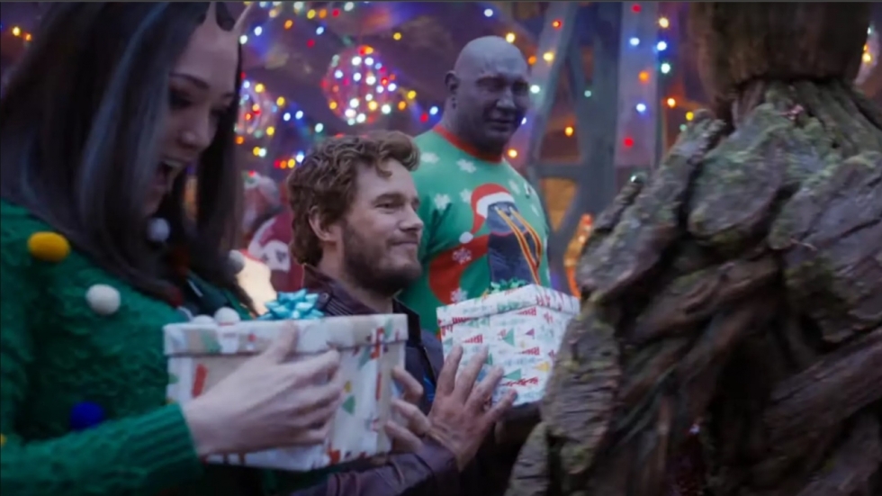 Drax en Mantis zitten er doorheen op poster 'The Guardians of the Galaxy Holiday Special'