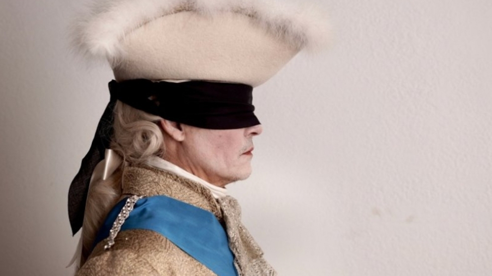 Nieuwe foto van Johnny Depp als King Louis XV in zijn eerste film in 3 jaar tijd
