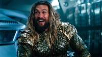 Jason Momoa uit Aquaman gaat zich te buiten aan water