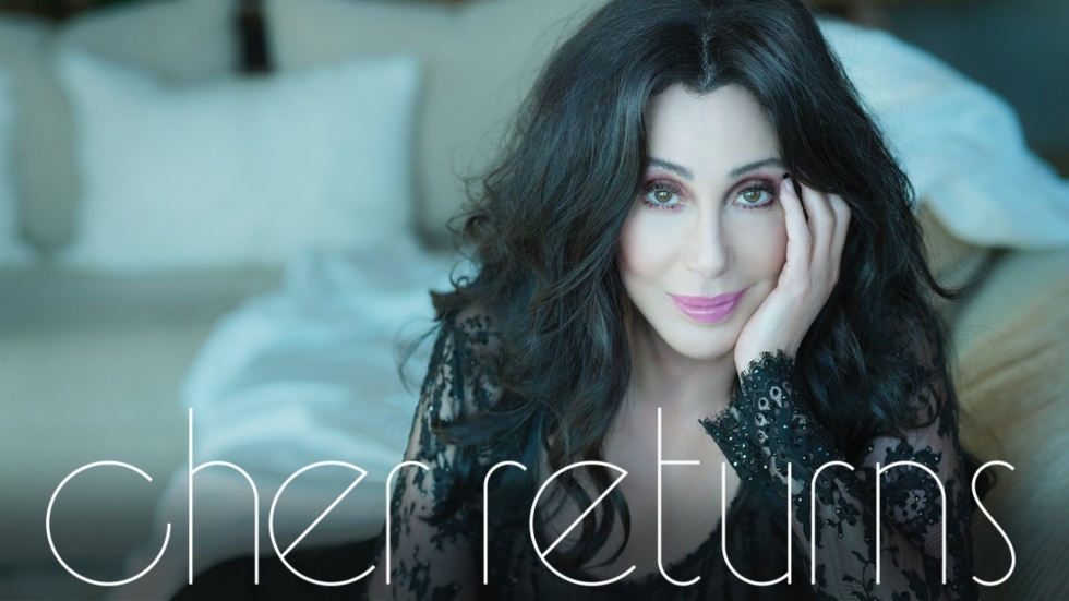 Cher vertelt eindelijk zelf meer over haar nieuwe en 40-jaar jongere vriend