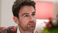Aubrey Plaza over mannelijkheid van Theo James: "Hij wilde de grootste"