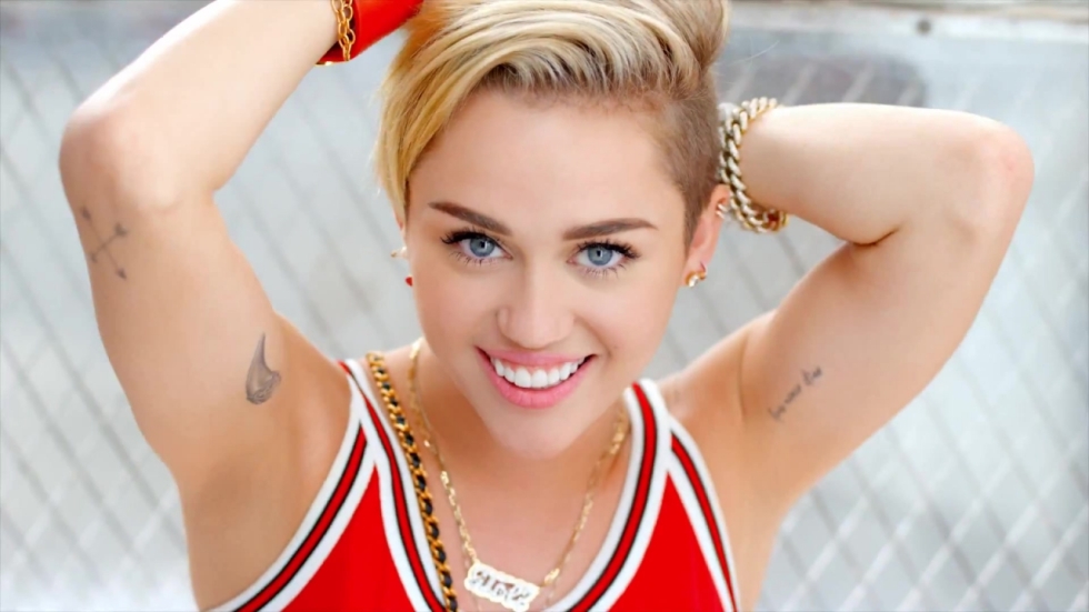 Miley Cyrus is haast onherkenbaar door nieuw kapsel