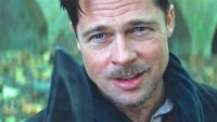 Brad Pitt gespot met nieuwe 29 jaar jongere vriendin aan het zwembad
