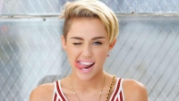 Miley Cyrus verpakt zichzelf in "iets moois" op Insta-foto waar je zeker 10 seconden naar kijkt
