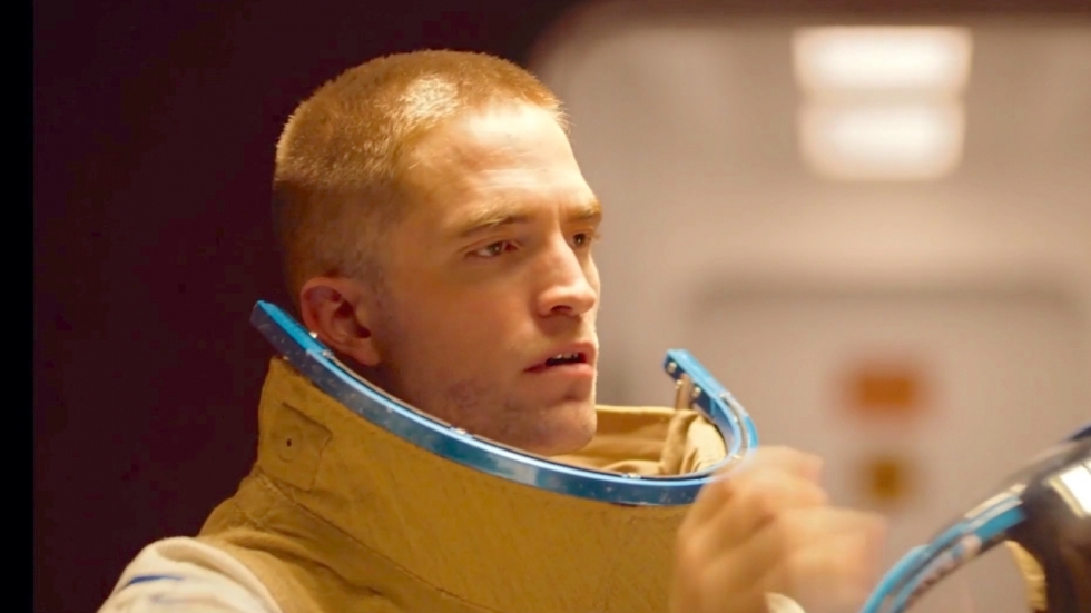 Met deze knappe vrouwen stond Robert Pattinson lekker te knuffelen tijdens Oud & Nieuw