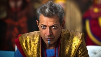De vrouw van Jeff Goldblum beweegt behoorlijk soepel door filmland