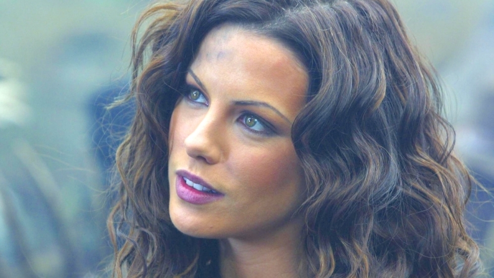 Actrice Kate Beckinsale doet iets geks met haar poes in bizar Insta-filmpje