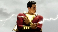 Backstagefoto's 'Shazam: Fury Of The Gods' onthullen titellogo