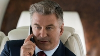 Alec Baldwin officieel aangeklaagd en gaat mogelijk jaren de gevangenis in