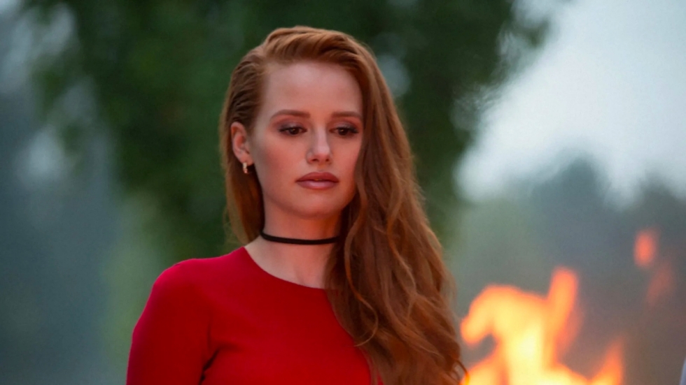 Actrice Madelaine Petsch in flink doorschijnend shirtje op Insta-foto's