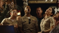 Actrice Monica Barbaro (Top Gun) gaat viral met opvallend 'RRR'-dansje