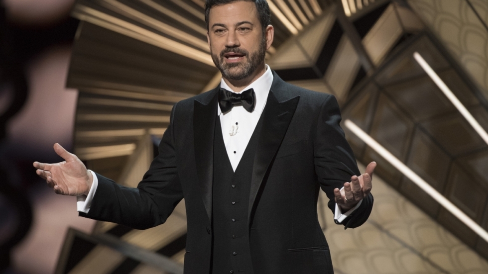 Jimmy Kimmel stelt tijdens de Oscars een belachelijke vraag aan winnares Nobelprijs