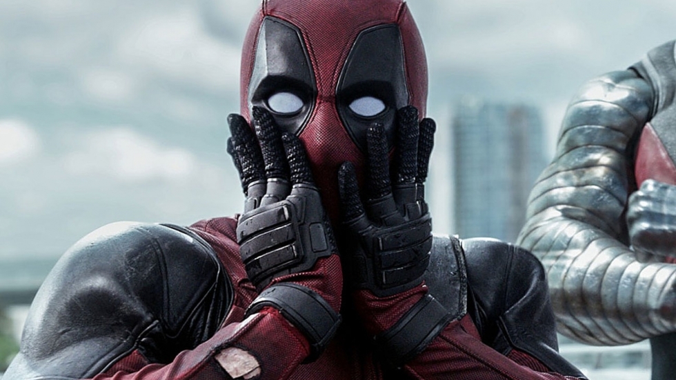 Ryan Reynolds komt Deadpool tegen tijdens een sportwedstrijd