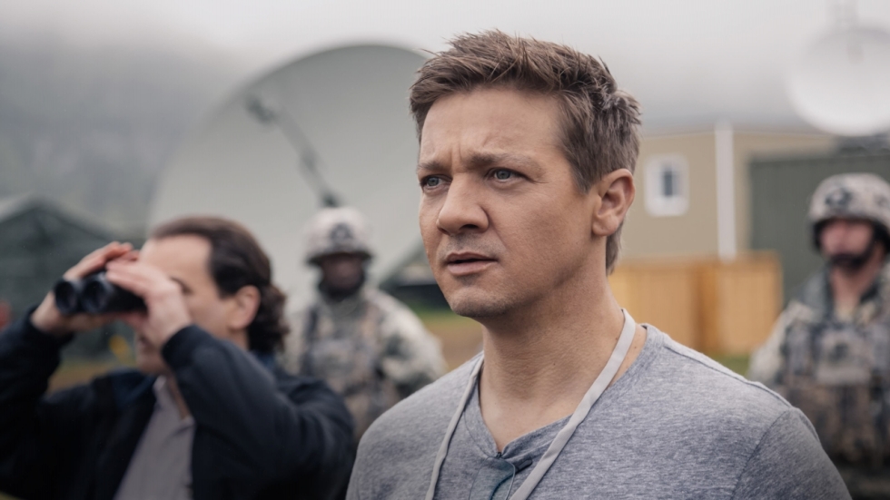 Jeremy Renner was 'eigenlijk al dood' en brak tientallen botten